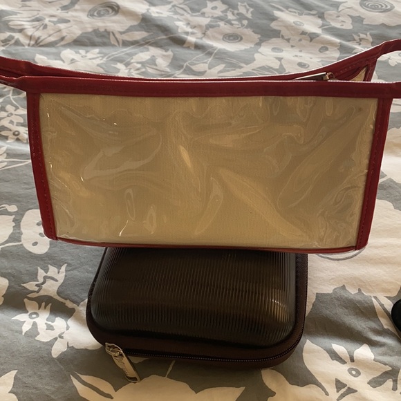 Make up or toiletries bag - Picture 2 of 3